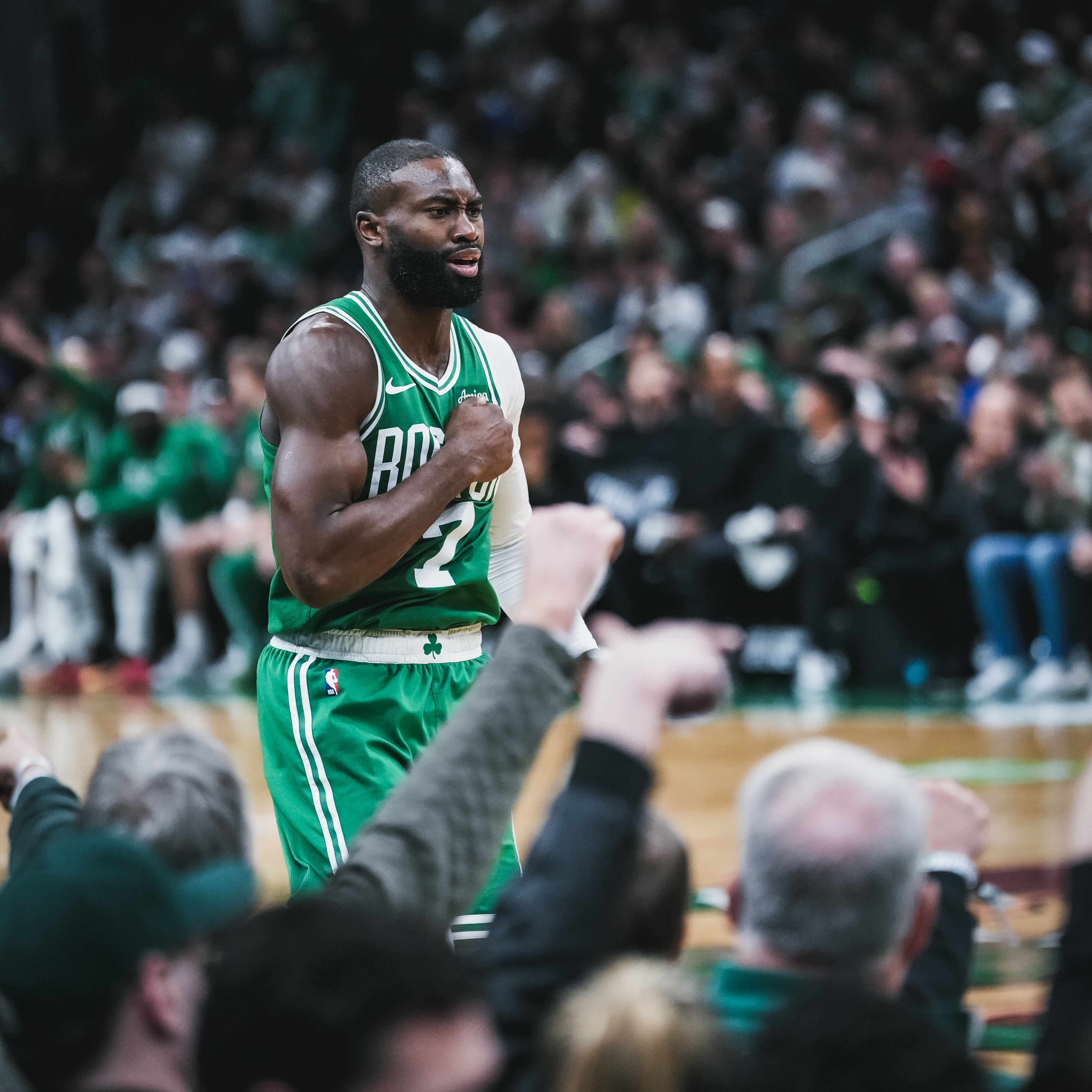 杰伦-布朗近5场比赛：场均34分7.2篮板7.2助攻2抢断，投篮命中率48.8%