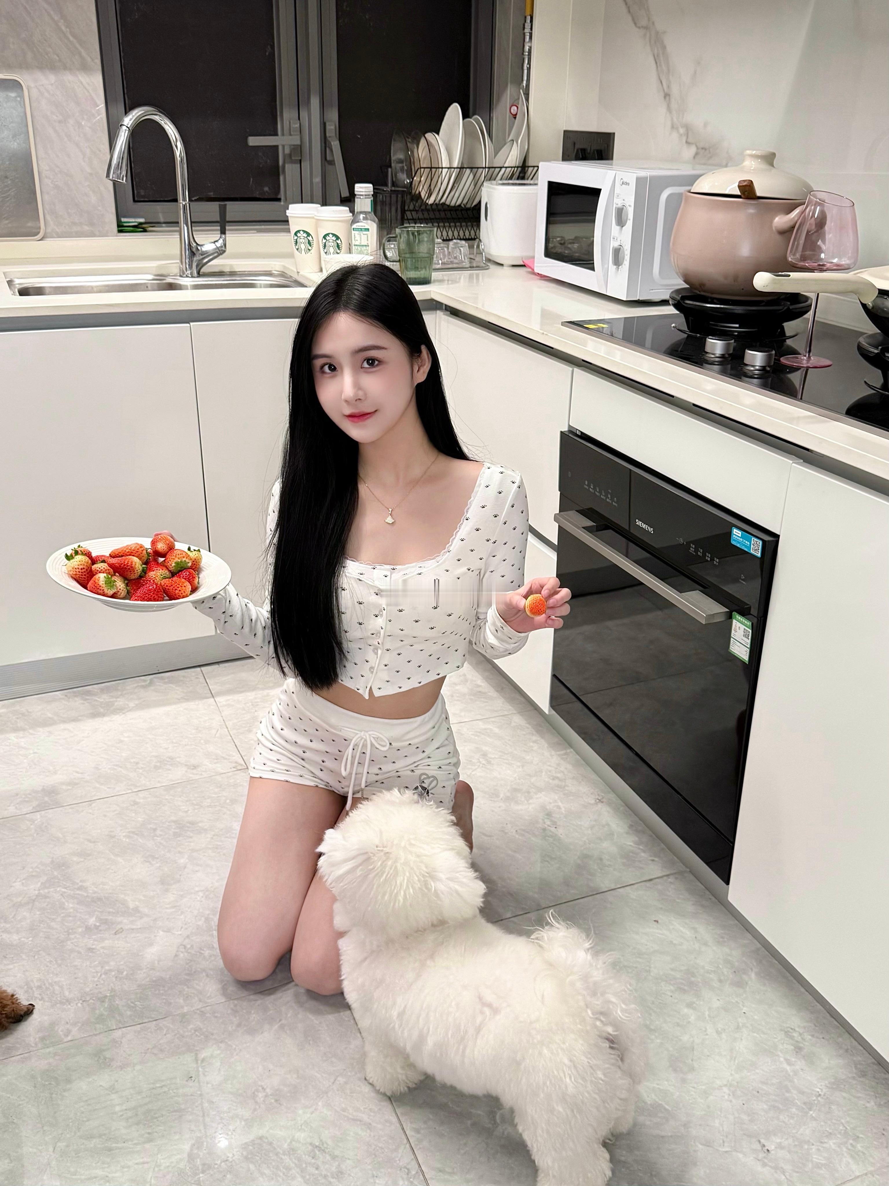 最爱草莓🍓啦 