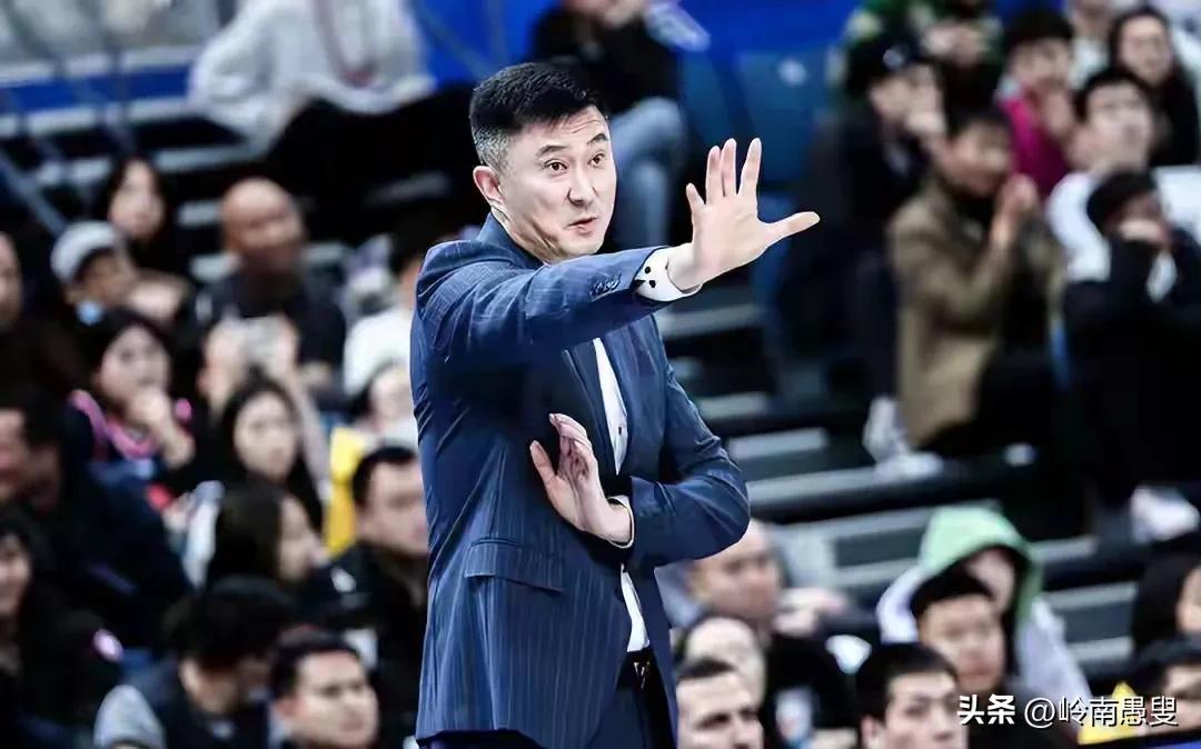 现在杜锋是省篮协主席，广东宏远俱乐部应该受篮协管吧，宏远的老板敢炒杜锋的鱿鱼吗？