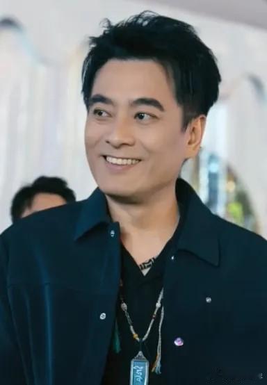 终于明白！   为什么陈龙妈妈能火成这样，   原来大家追的不是一个老年网红，而