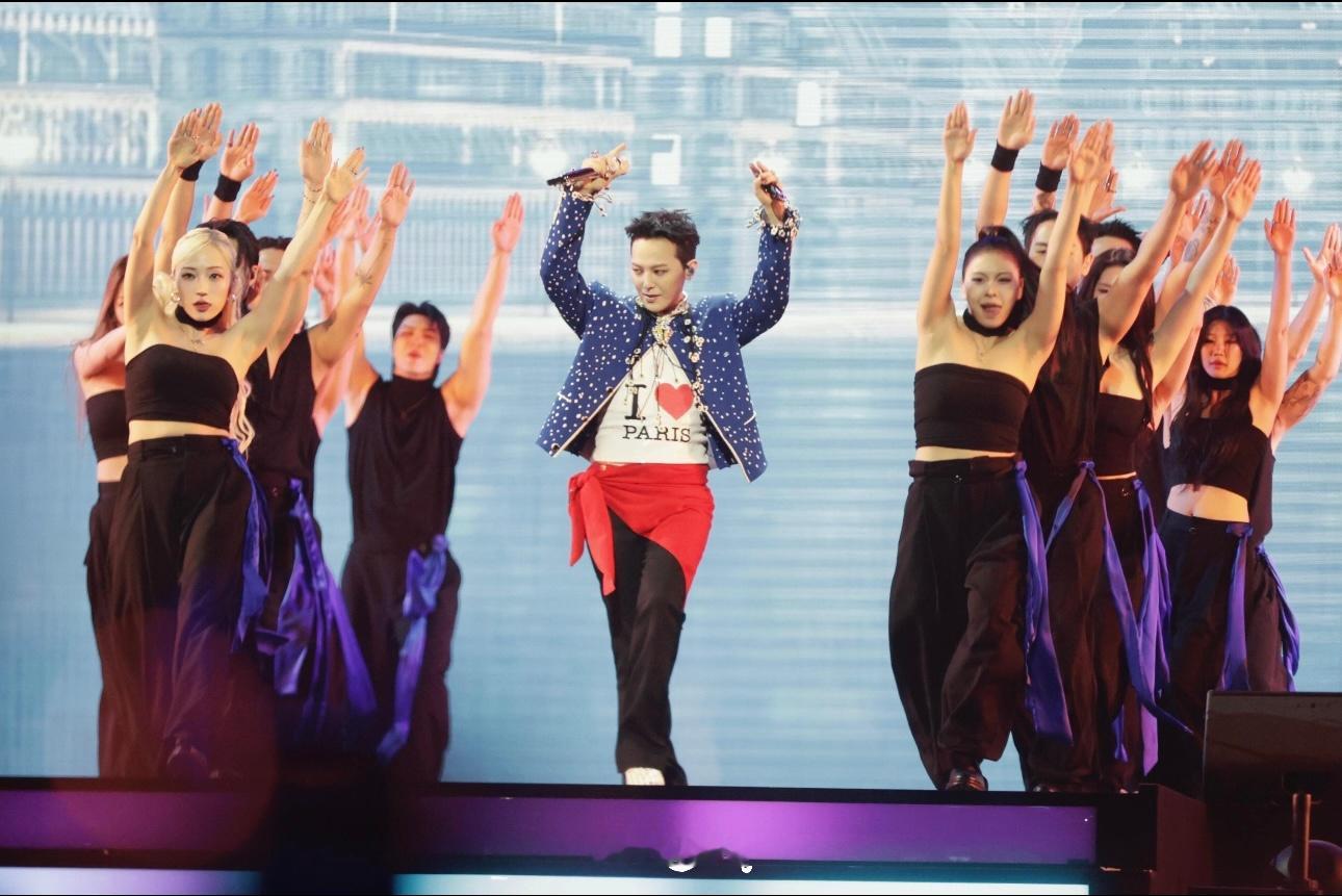 龙穿的比模特好看Cr.水印 