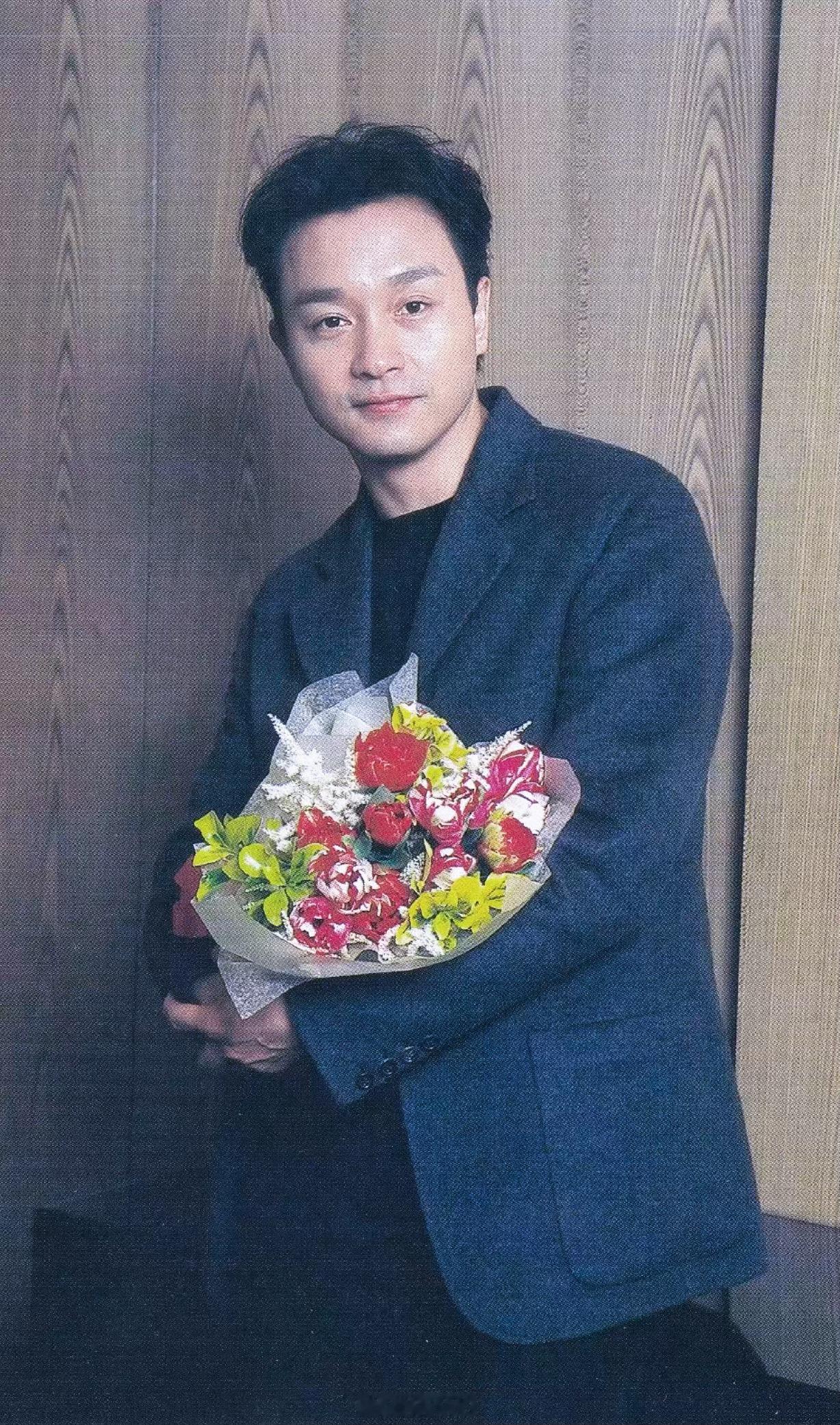 张国荣搭乘花絮去幕后 雅润清澈的帅气，独此Leslie一家——1998年，张国荣