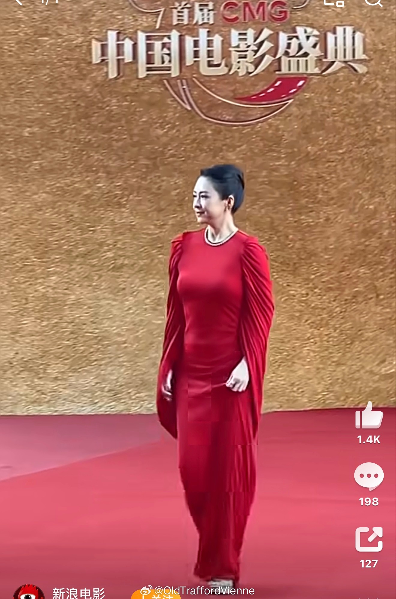 这怎么和几天前的章子怡两模两样啊谨记：打针恢复期不要露面章子怡穿的比红毯还红