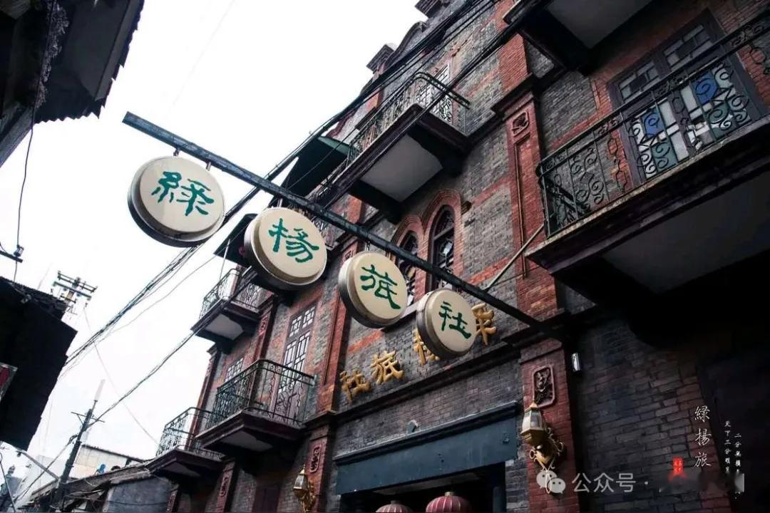 【绿杨旅社的光阴】拥有近百年历史的扬州绿杨旅社，正在封闭大修，绿杨旅社片区保护更