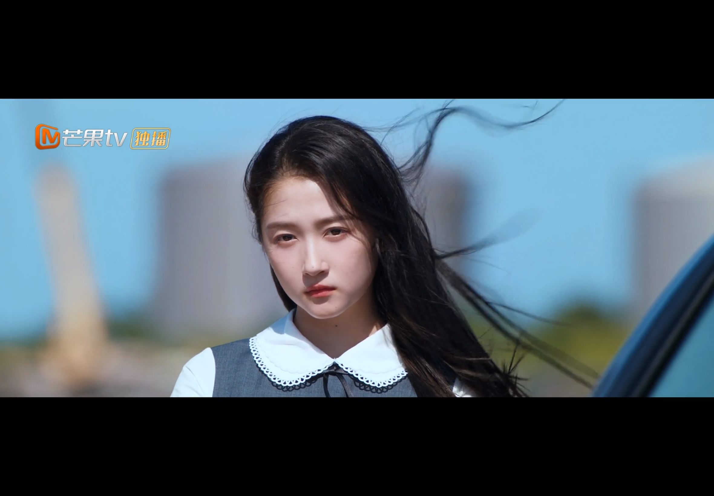 晓彤这个角色让我想到一仆二主，毒舌傲娇大小姐，天生演这类角色的。两集穿了三条短裙
