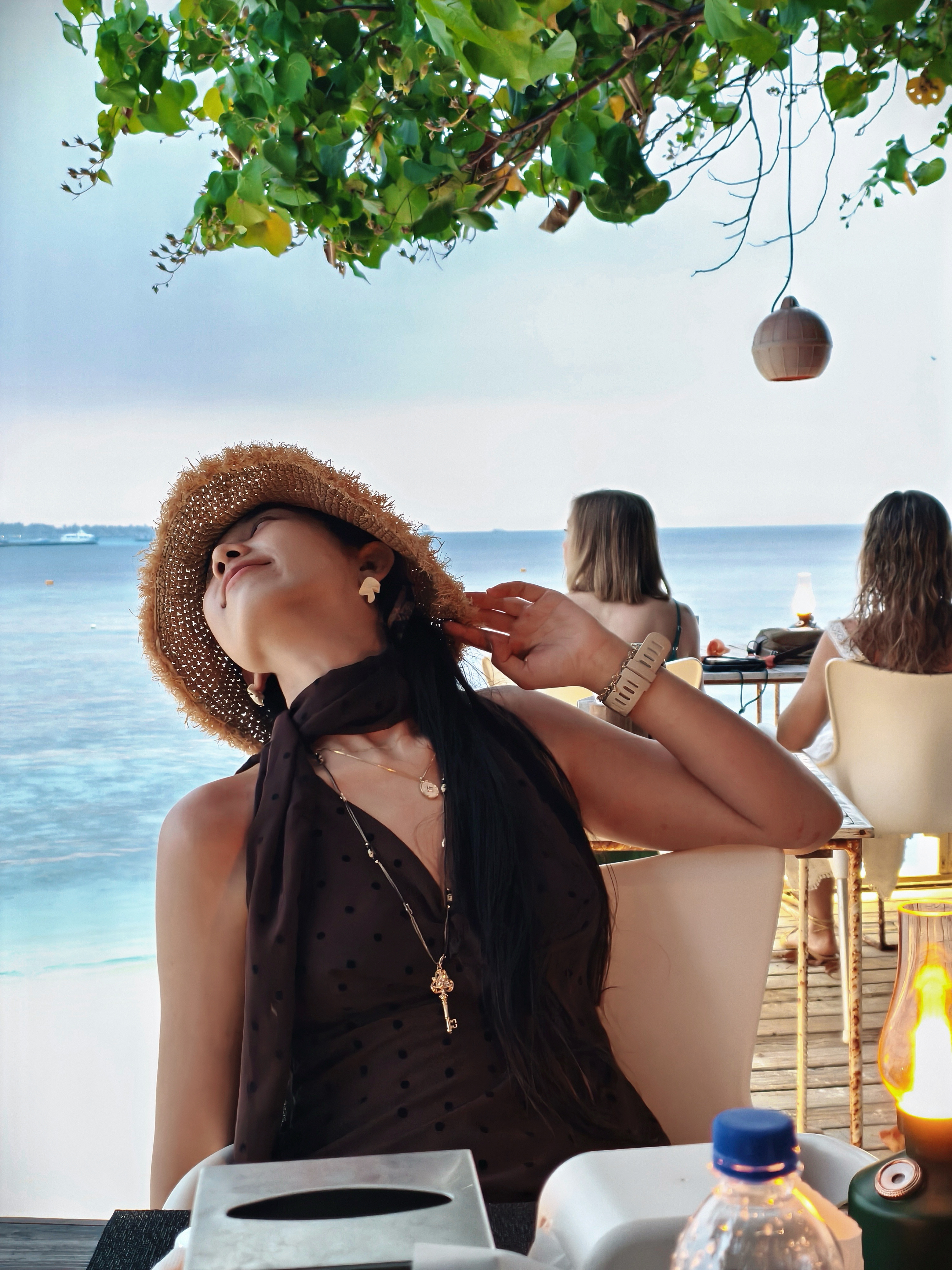 手机在柜子里锁一会！陪母亲大人游泳去了！她今天雇我为专职水下摄影🤳我好好表现一