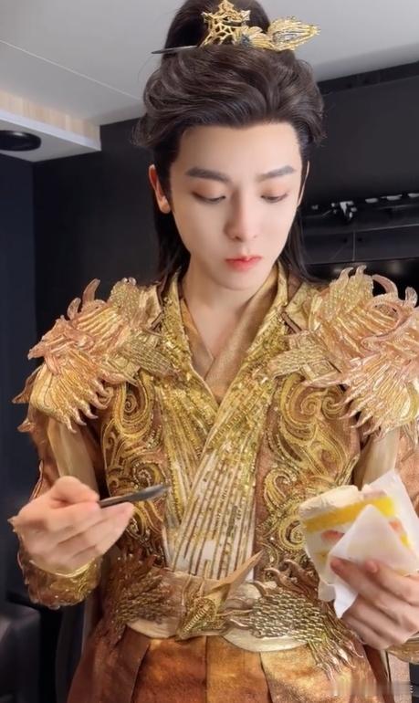 侯明昊可爱暴击侯明昊妈咪说我是猪 侯明昊的可爱真的是暴击级别！“妈咪说我是猪”这