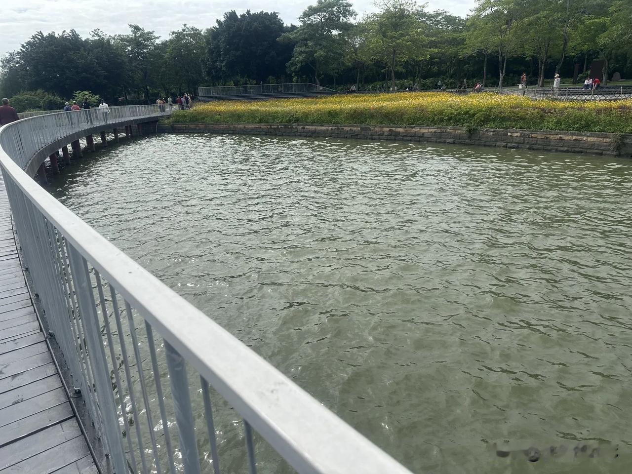 世上最珍贵的东西是什么?
这个问题，我想每个人都会有自己的答案吧。

小时候觉得