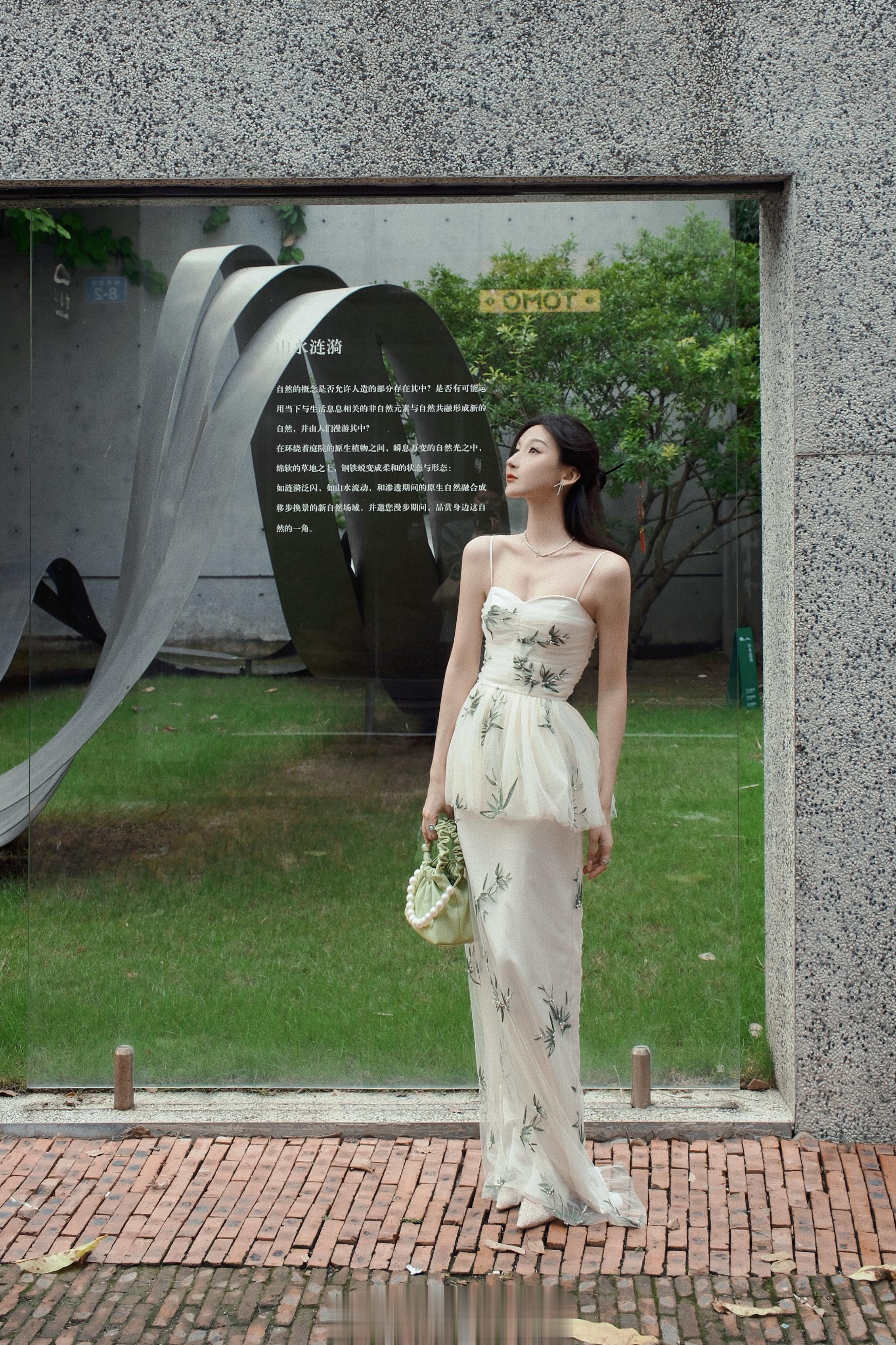 只此青绿一条美丽的竹叶裙🎋跟朋友们看展喝茶的清静午后#styleofshiyu