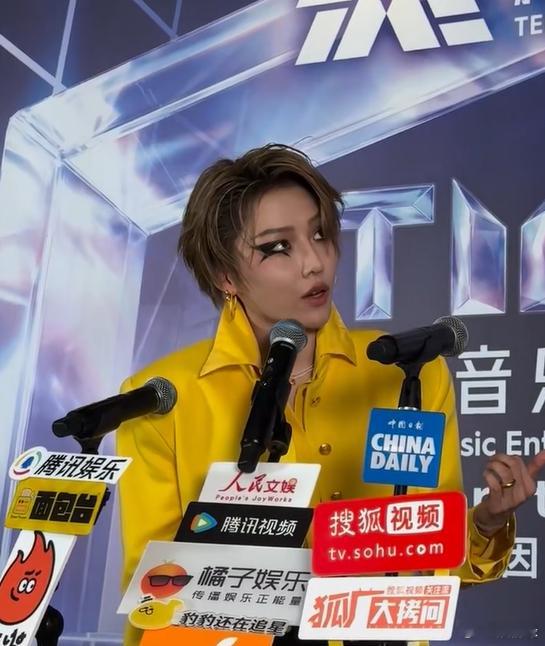 刘雨昕自爆下半年发新专辑刘雨昕TMEA采访新专辑就在下半年 目光聚焦TMEA采访