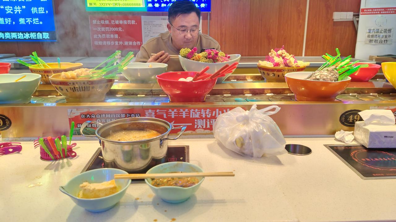 前阵子去了马驹桥邮局斜对面的自助旋转小火锅，体验感挺不错。价格很实惠，一个人几十