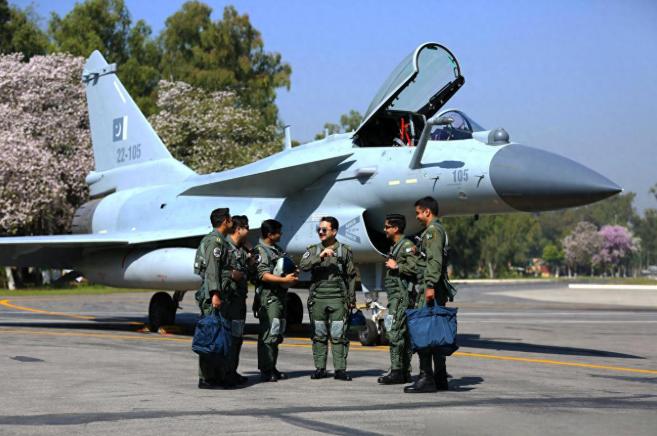 伊朗两次放鸽子歼10，如今只能看巴铁用它给自个儿护驾。


伊朗算是把“后悔”两