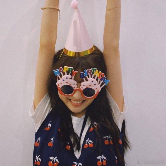 自古人生最忌满，半聋半哑半糊涂。 人生哪有多如意，万事只求半称心。 