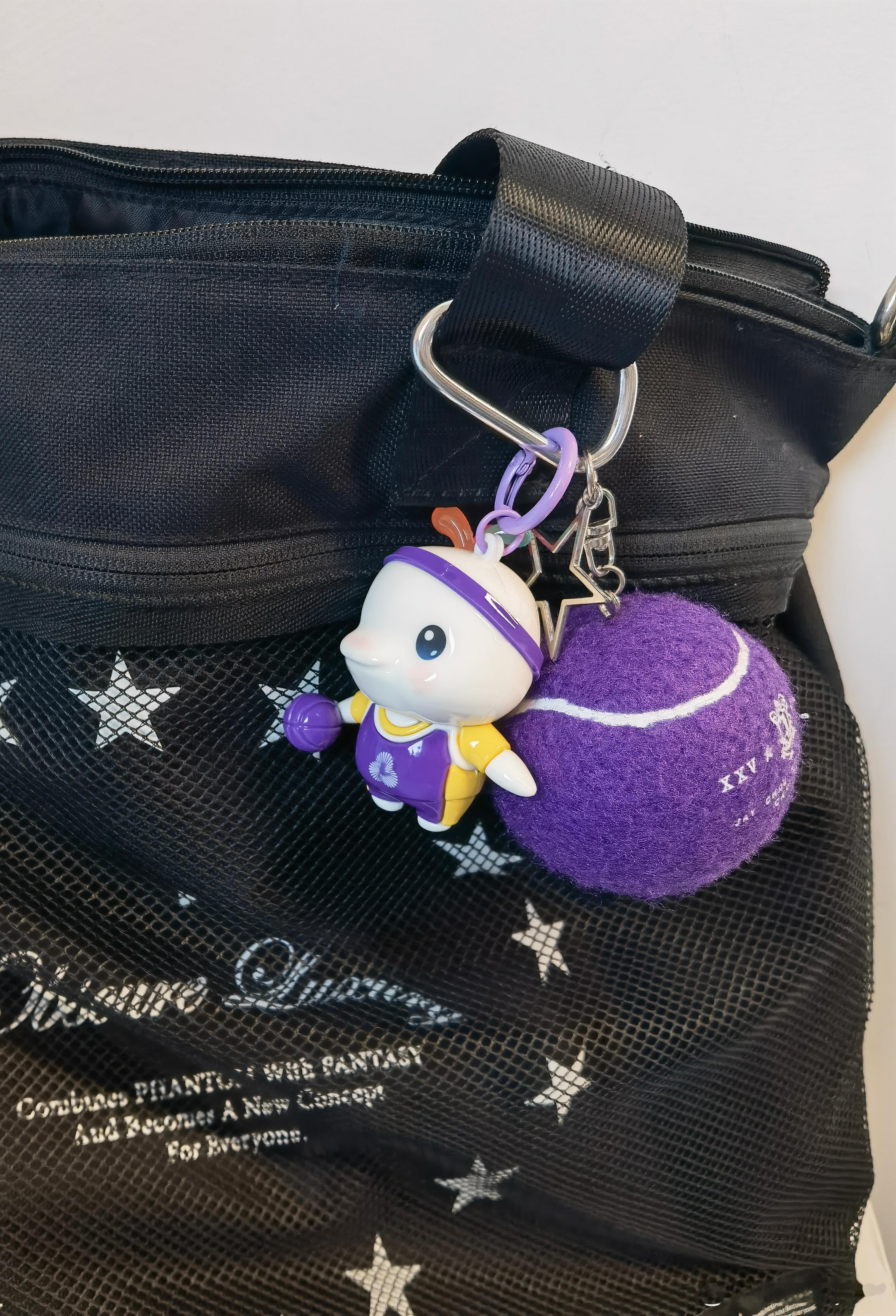 我也弄个大湾鸡挂挂～专门挑了个篮球款，突然发现这球衣配色……嗯，一定是致敬KB！