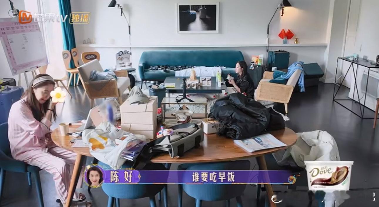 #陈好贴心给大家准备早餐#大姐陈好在弟弟妹妹们睡懒觉时，给大家准备好了早餐，好暖