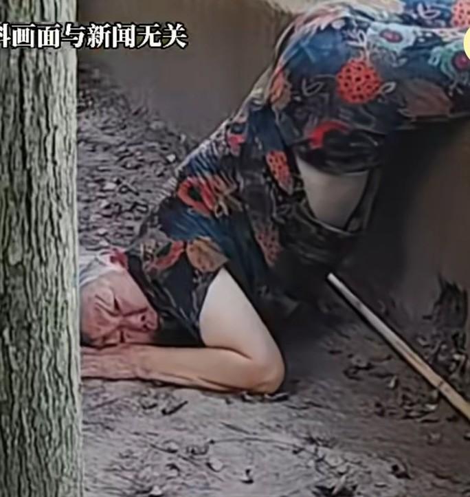 浙江一婆婆不带娃被儿媳打断四根肋骨，儿子也称妈妈再婚不带娃被打活该。原来沈大妈早