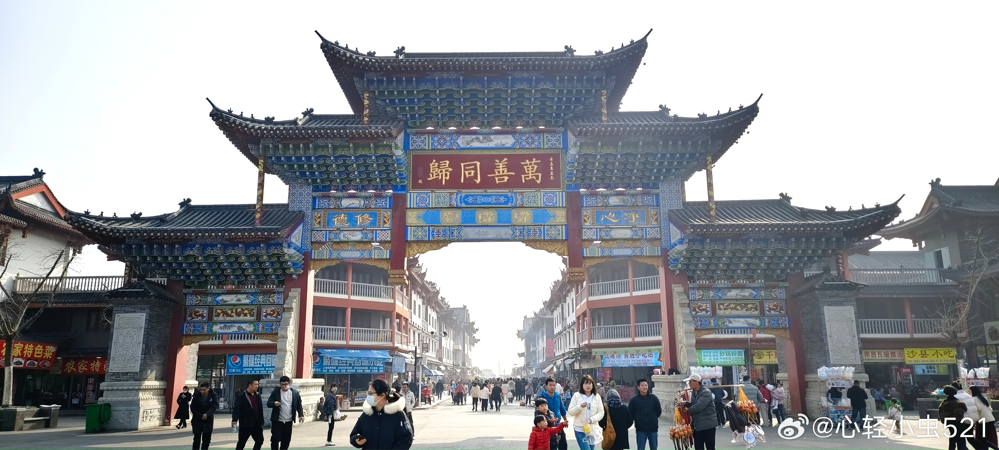 要么和灵魂有趣的人结交，要么和简单善良的人相处，如果没有，那就单枪匹马。    