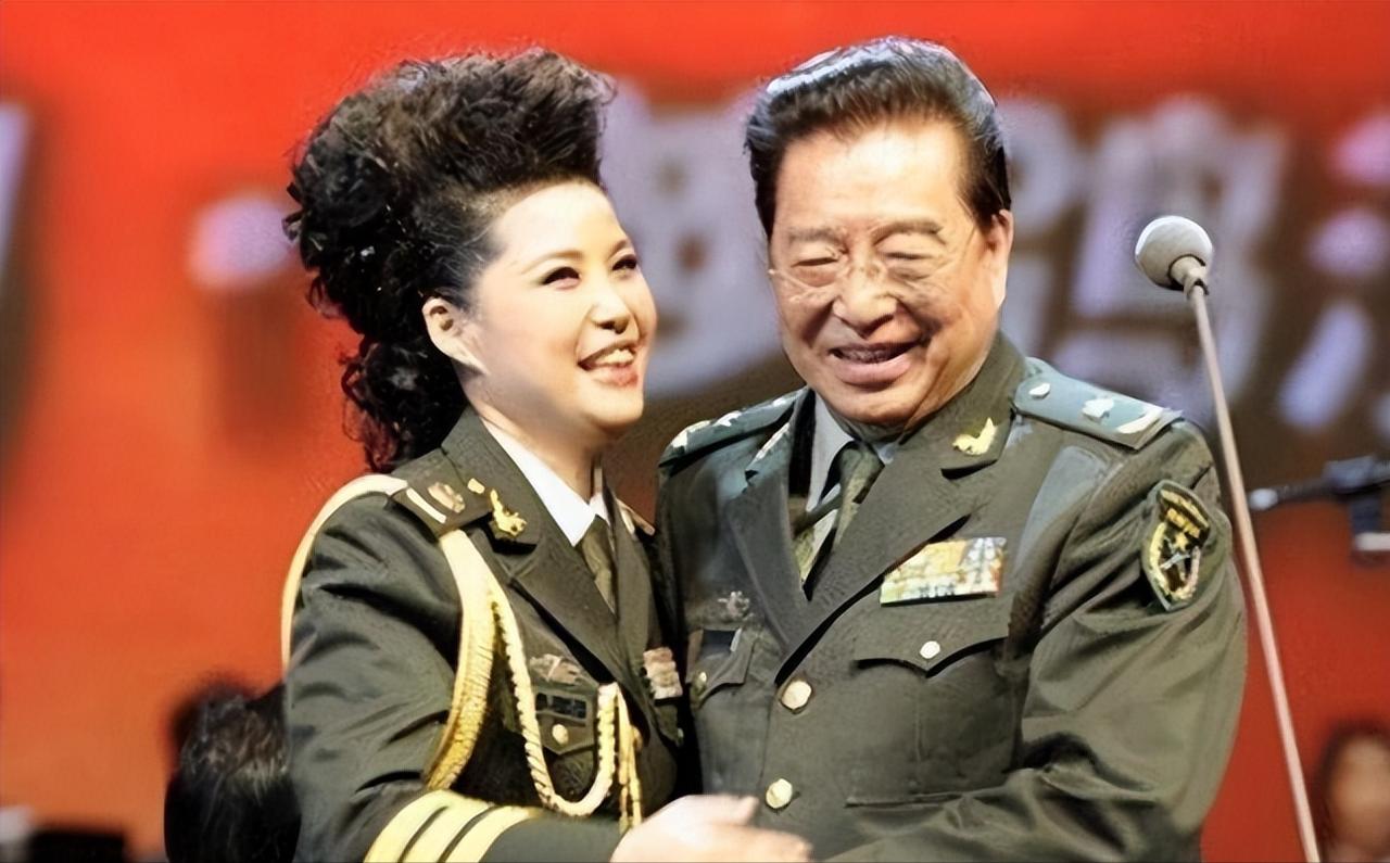 1990年，51岁的李双江要娶小20多岁的学生梦鸽，母亲拉着李双江的手，老泪纵横