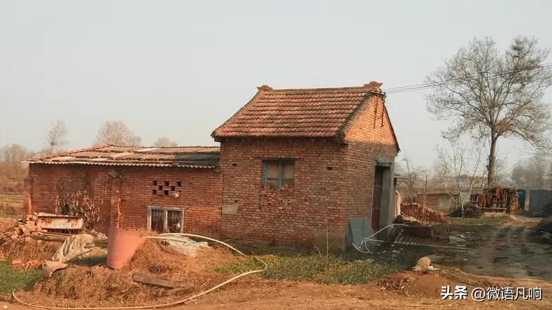 网友提问：户口迁到城里后，继承农村房屋就不能翻建了吗？
小编回答：全国早已经取消