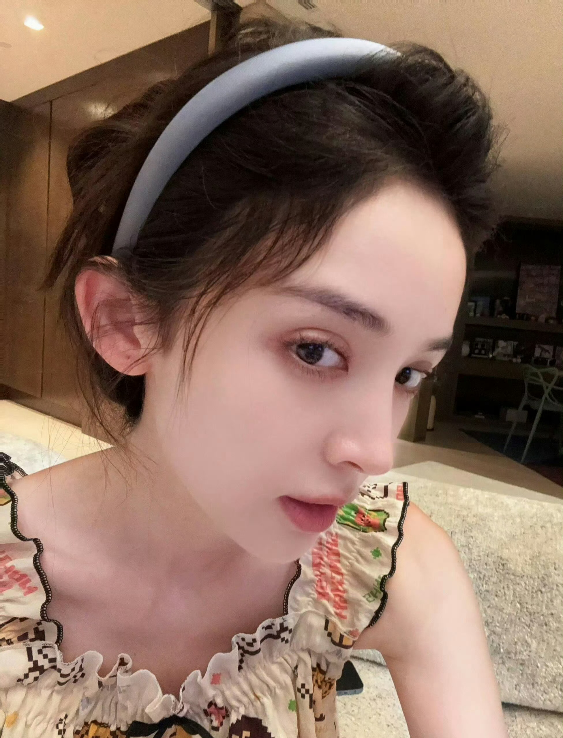 刚洗完脸，自拍一下 