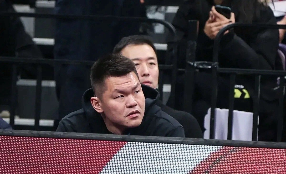 我现在突然好奇一件事，究竟是朱芳雨不会找攻防兼备的大外援，还是杜锋不喜欢用大外援