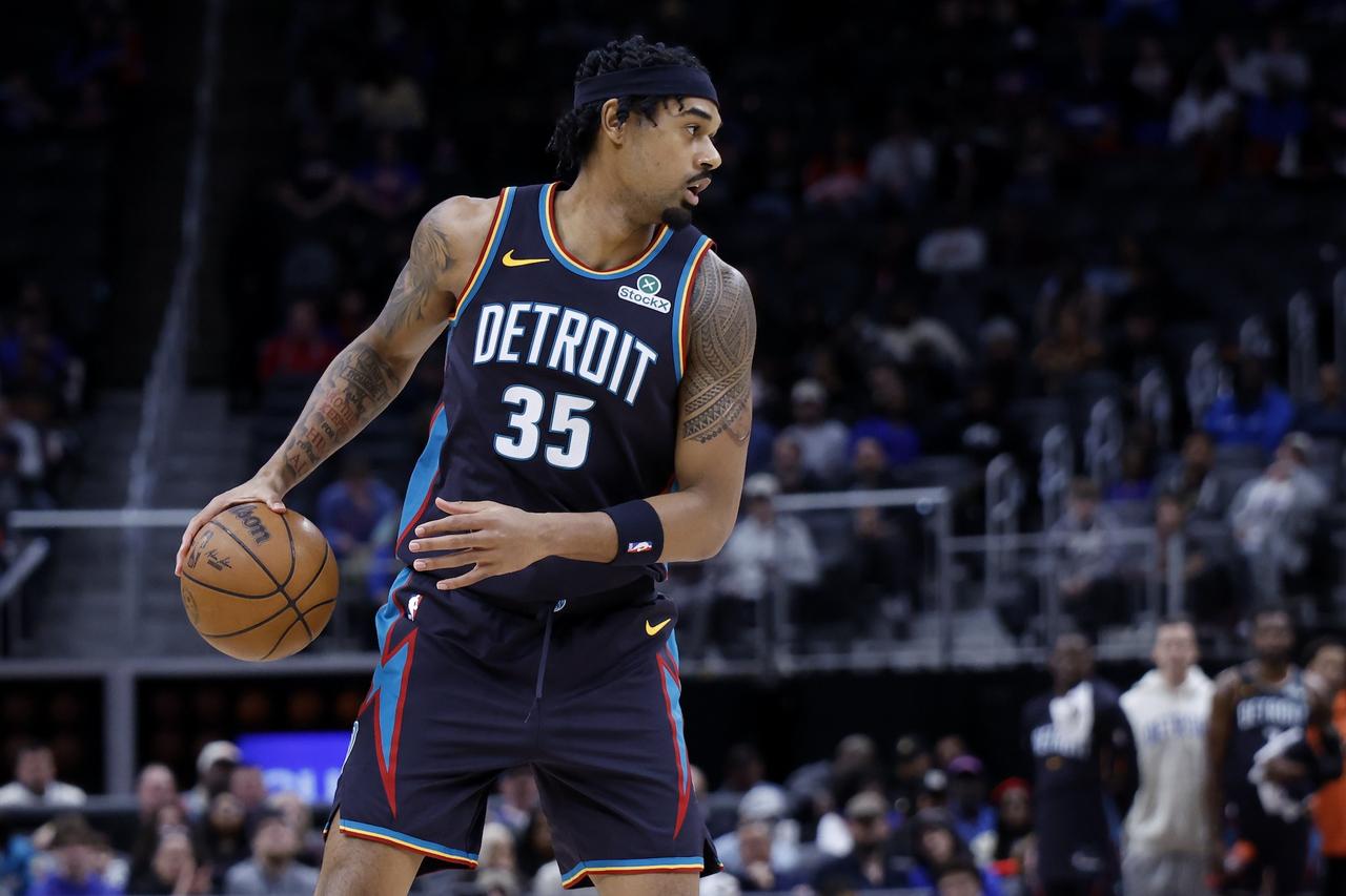 托卢·史密斯与底特律活塞达成协议，将原有的双向合同转为正式的NBA合同。这位身高