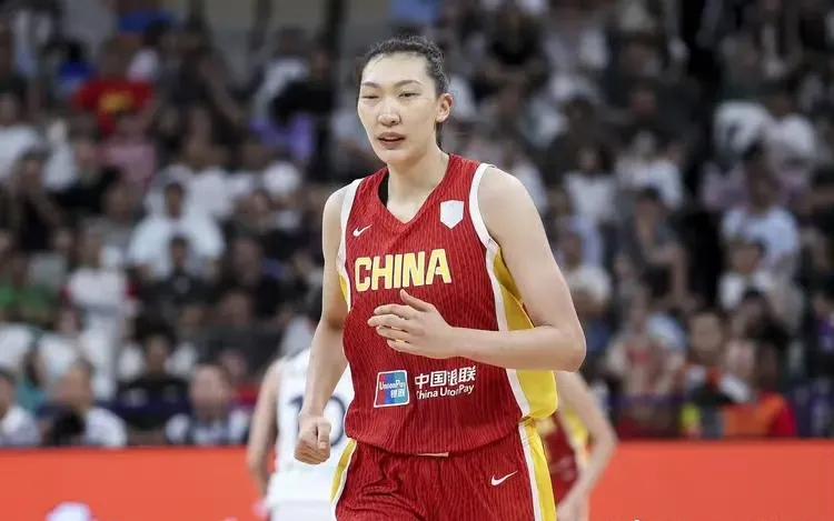 半场战罢，中国女篮领先了新西兰19分，比赛几乎失去了悬念。

中国女篮攻防两端都