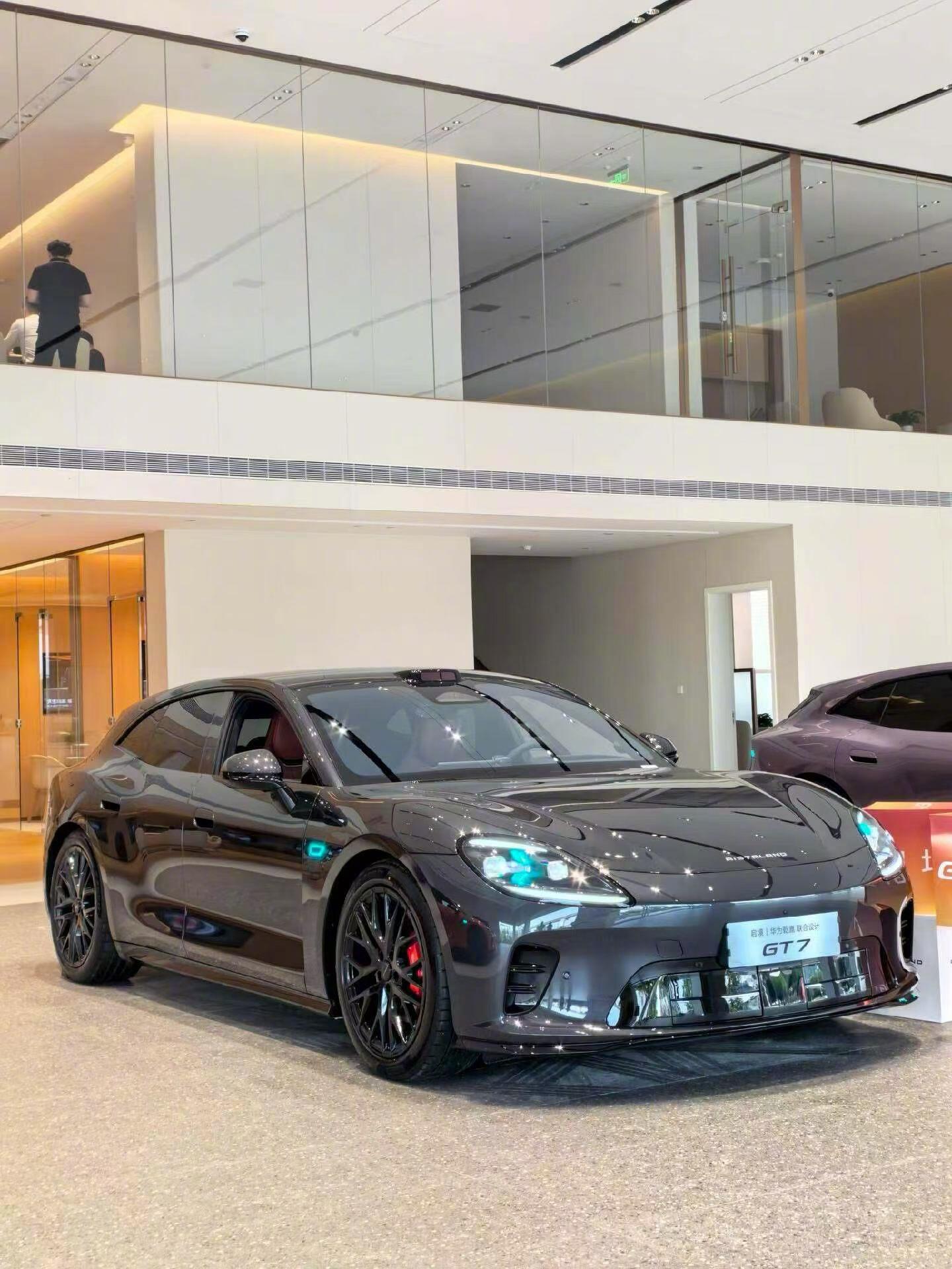 启境 GT7✅ 优点1. 猎装颜值强，造型辨识度高低趴溜背旅行姿态，0.232C