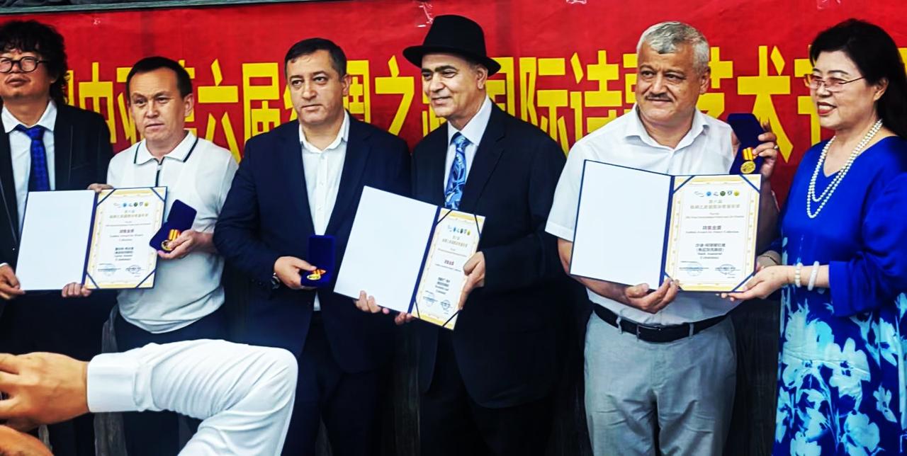 丝路万里行（四）塔什干诗路之夜
文\周吉灵
   ​从撒马尔罕古城返回乌兹别克斯