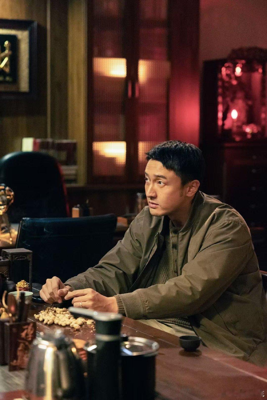 王传君罚罪2微表情演技《罚罪2》里王传君的微表情太有戏了，哪怕是一个眼神的流转，