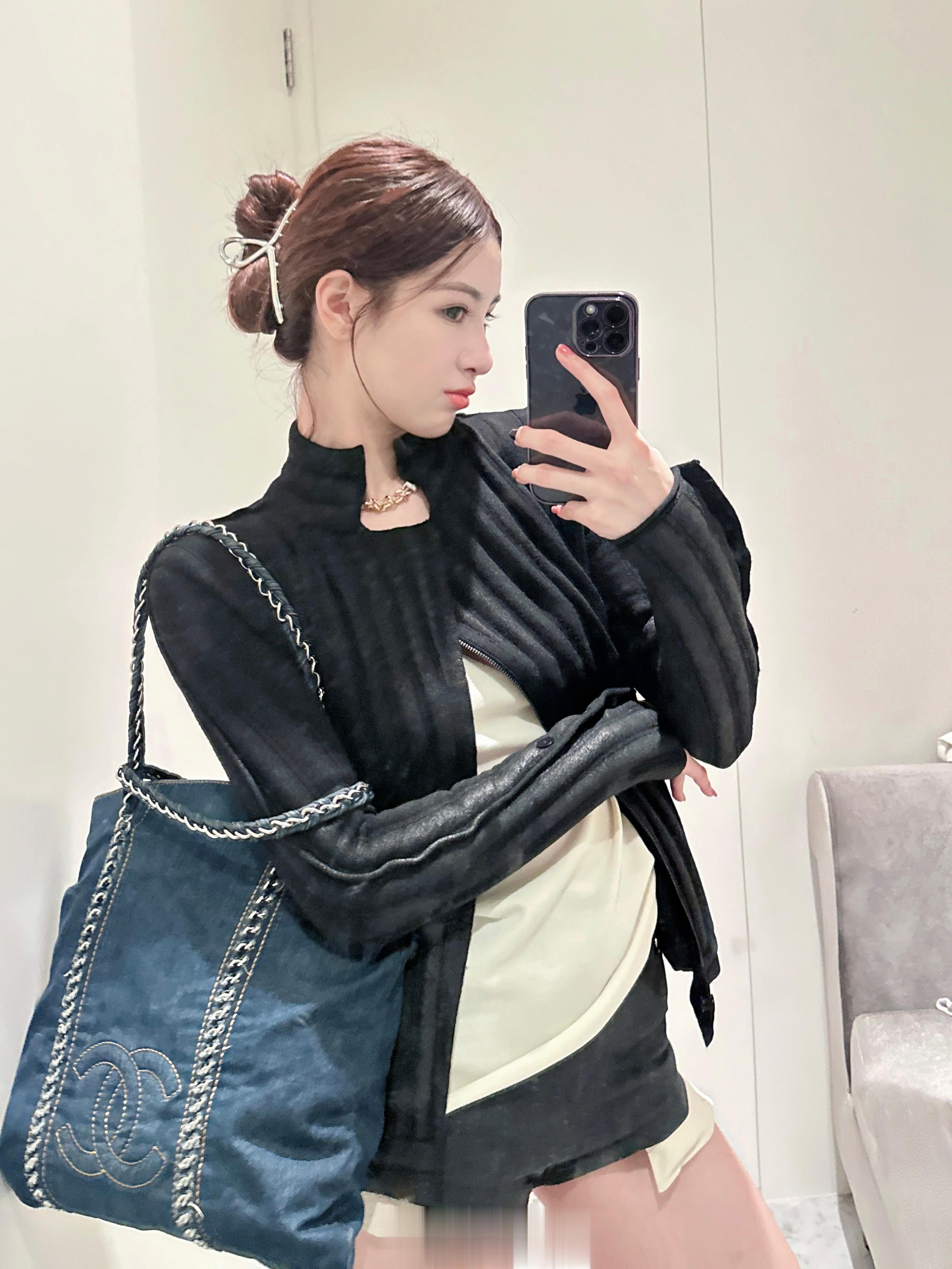 一些新鲜的近日：OOTD & 新发色👕👖👗👜#ootd##今天穿什么# 