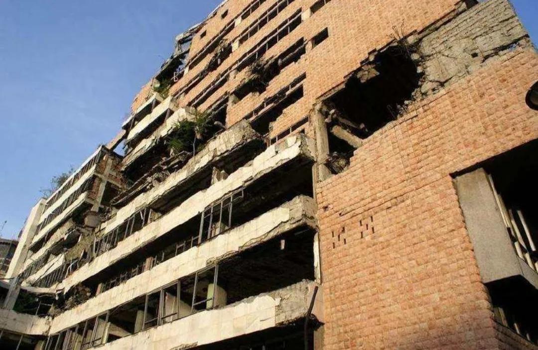 “这（中国驻南联盟大使馆）是我们提名的唯一目标。”美国中央情报局局长乔治·特尼特