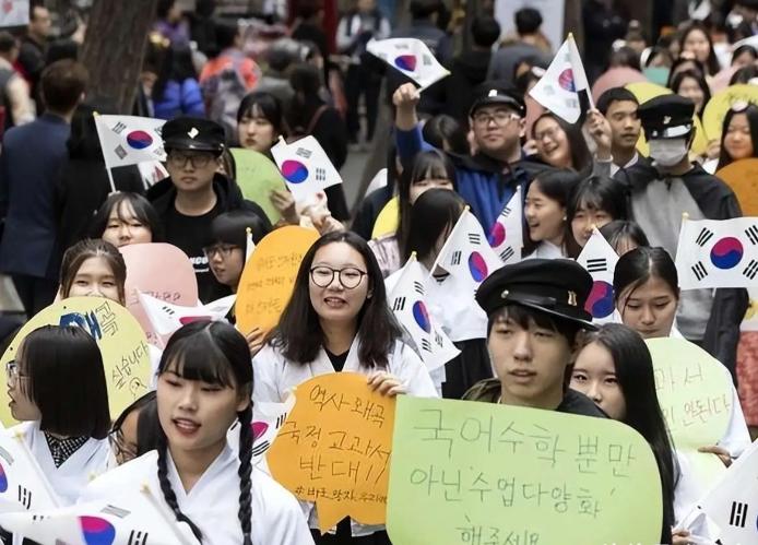 常年垫底的韩国生育率涨上来了?

2026 年 5 月，韩国统计厅官方最新人口报