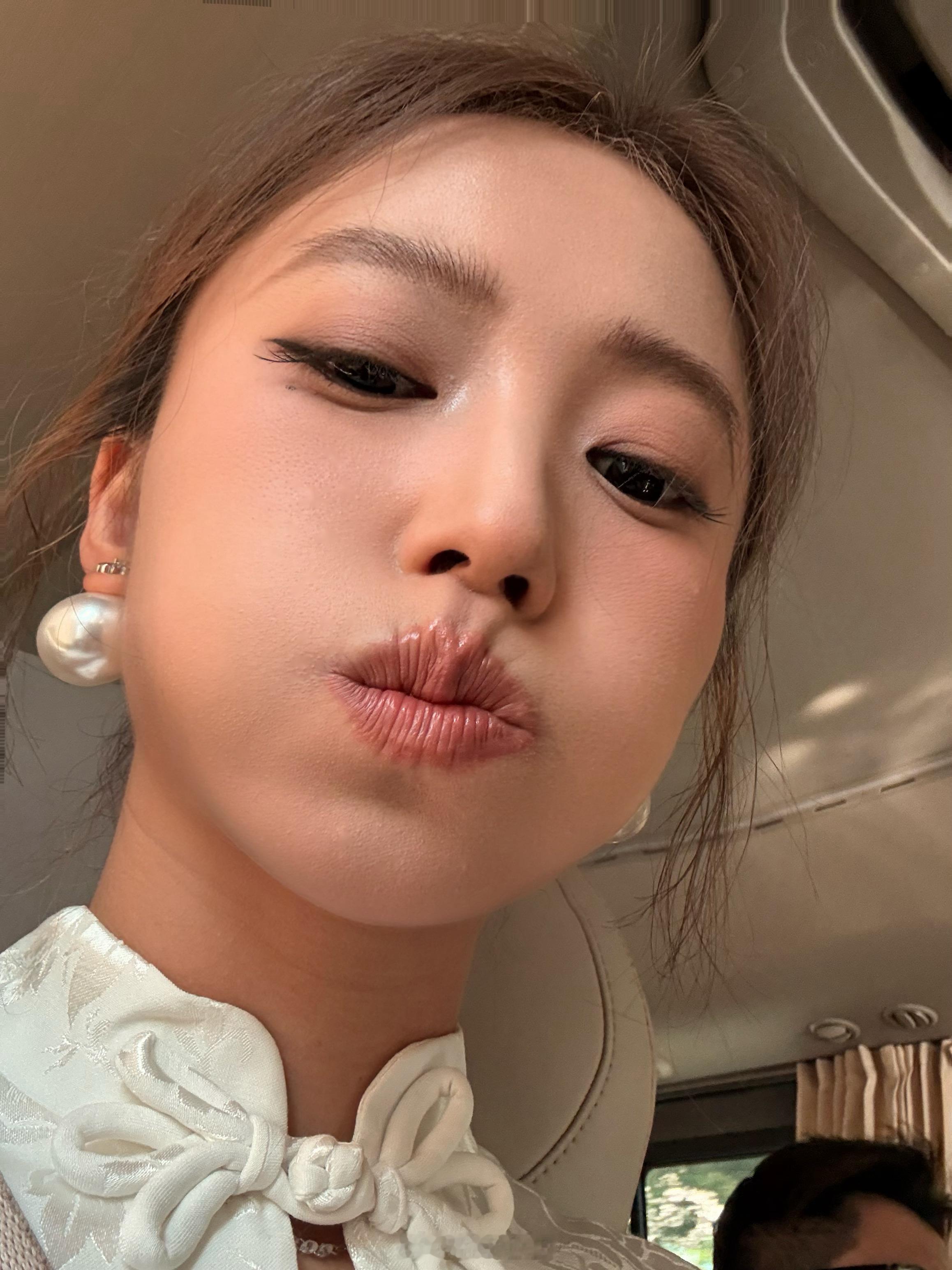 今天又是香蕉女士～不到七点就做完妆造到拍摄现场是个什么概念