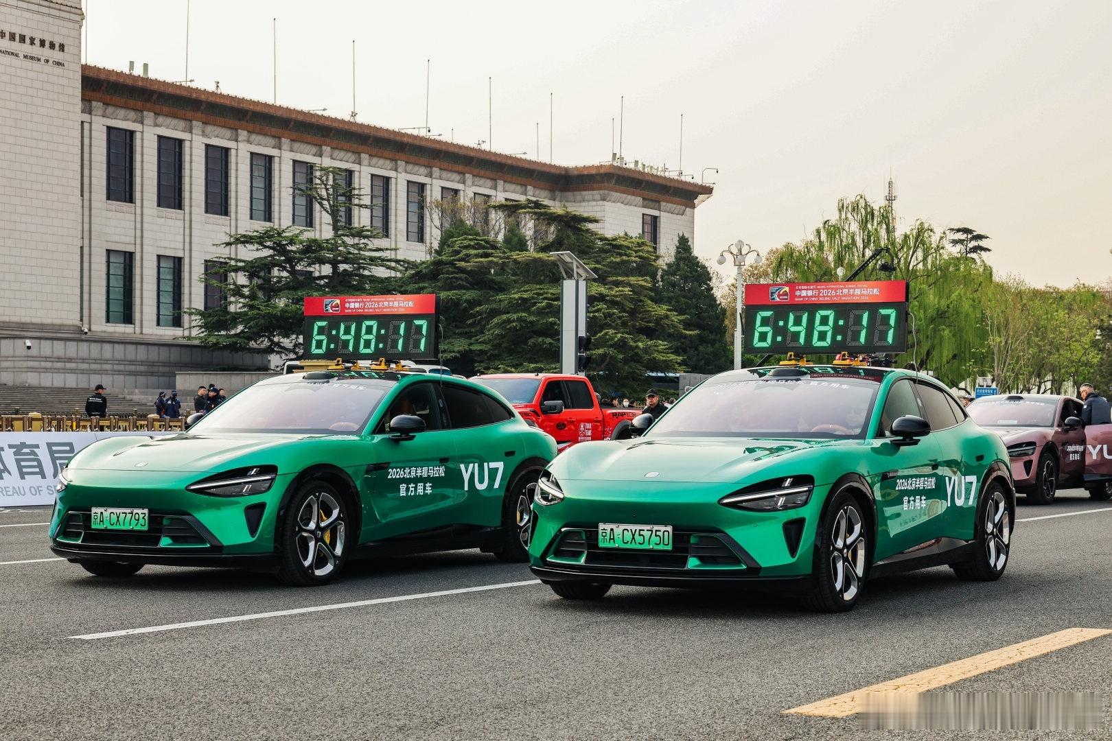 小米YU7北半马领跑冲过终点线的那一刻，所有疲惫都被成就感取代。今年北半马跑者最