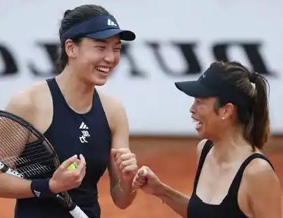 法网女双王欣瑜谢淑薇卫冕组合今晚战同胞， 向女双16强发起冲击！
    北京时