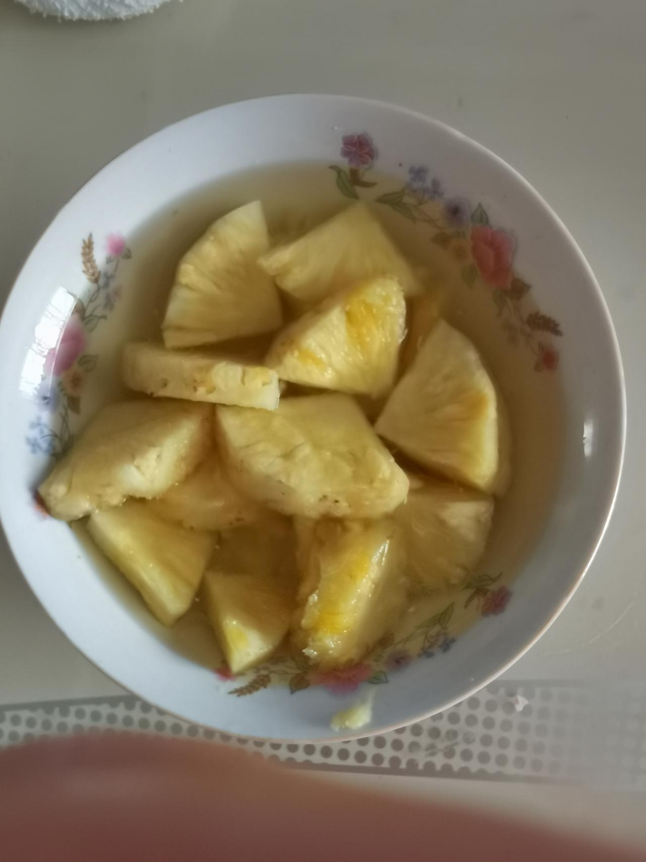 自从杨梅泡药事件，弄的好多水果不敢吃了。上午去超市，看到许多当季水果，如枇杷、杏