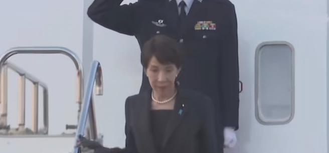高市访美返回日本了，脸上没有了在美国见到川普时的各种夸张表情了，甚至看不出来什么