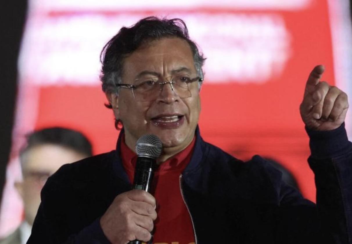 哥伦比亚总统佩特罗11月11日投下外交震撼弹，在社媒宣布：立即暂停与美国安全机构