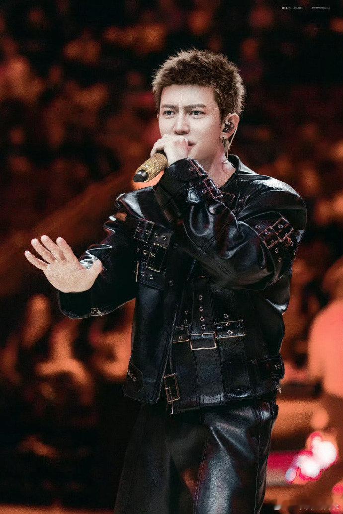 任嘉伦人在纽约但中国胃人在纽约，胃在国内，任嘉伦这波真实发言真的好拉好感。 