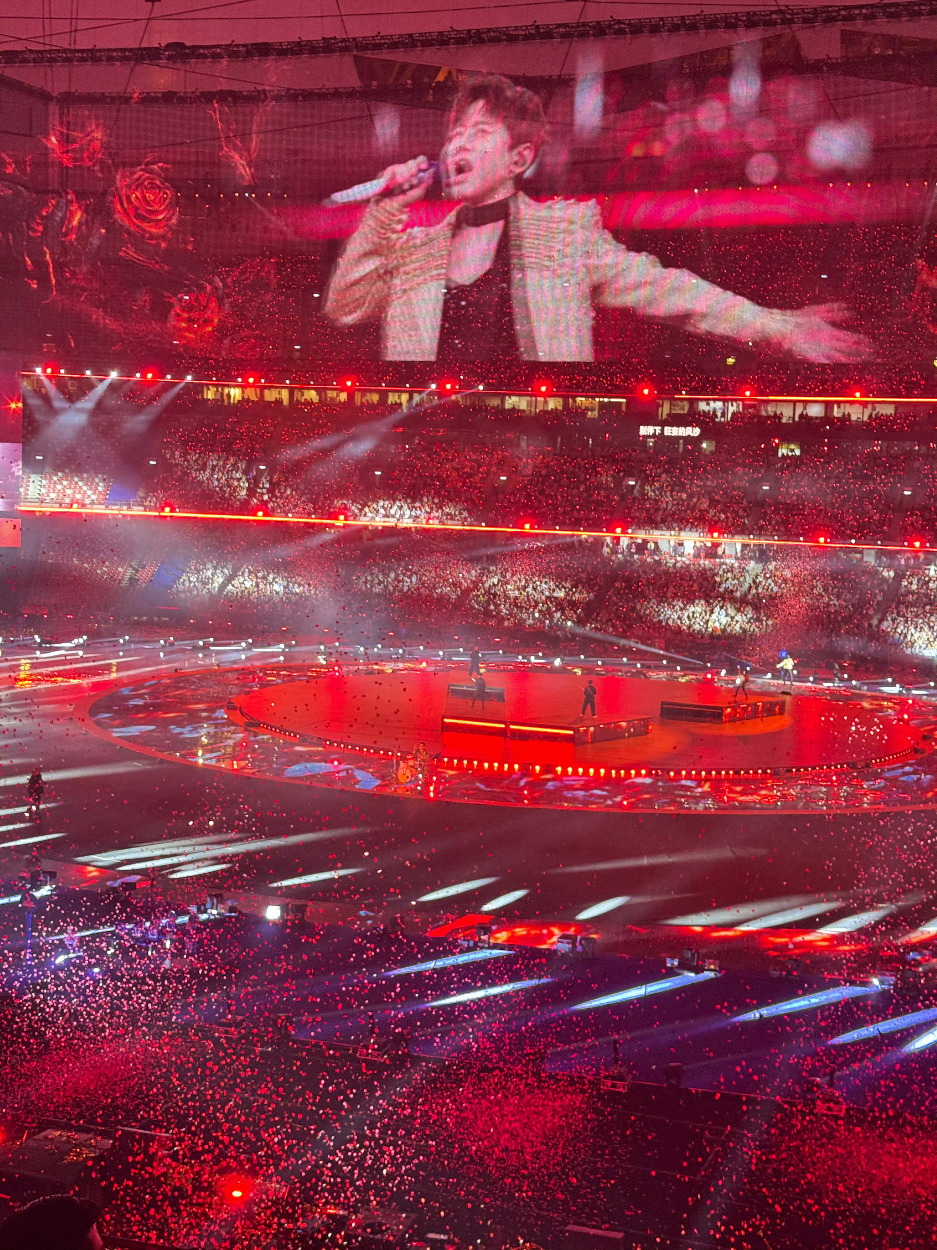 张杰演唱会舞美直接给到一个夯都来感受张杰演唱会的顶级舞美，也太用心了吧，一整个夯