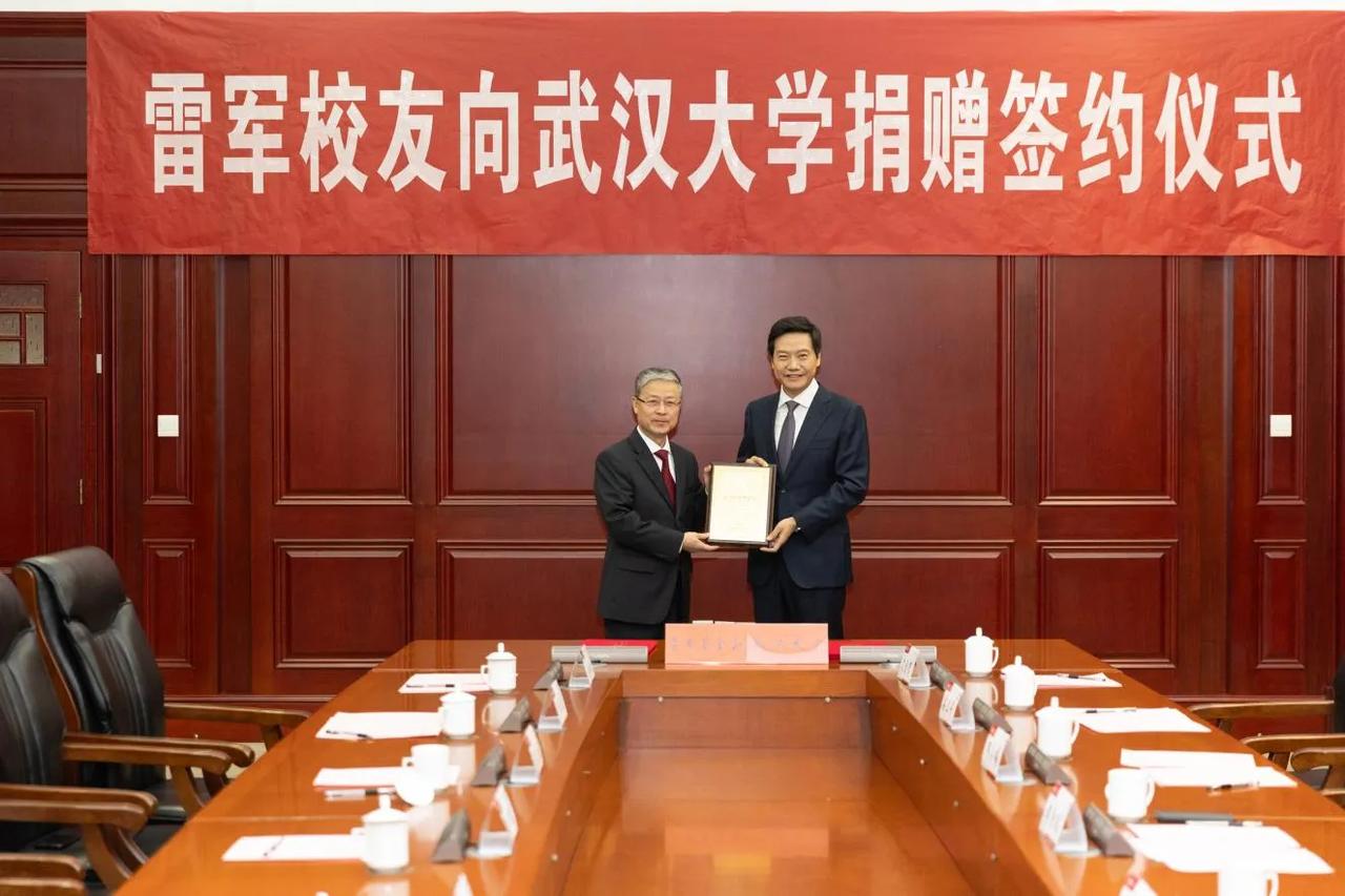 回报母校的方式有很多种，但雷军的或许更为直接，直接个人向自己的母校武汉大学捐款1