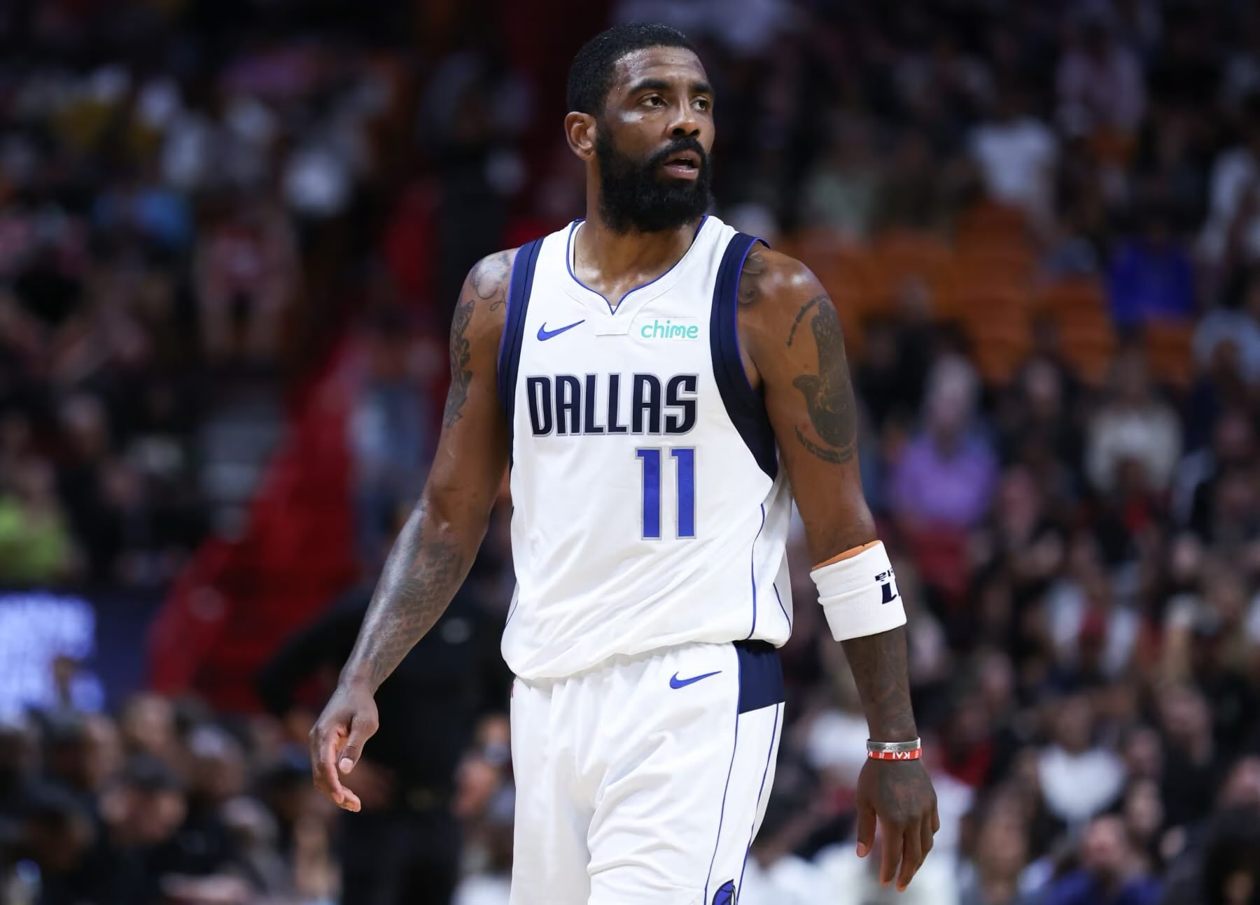 欧文的 ACL 手术恢复进展“提前”Kyrie Irving’s recover