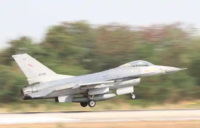 冲突爆发！泰国派出F-16战机，炸掉柬埔寨2处军事设施！7月24日上午，泰国空军