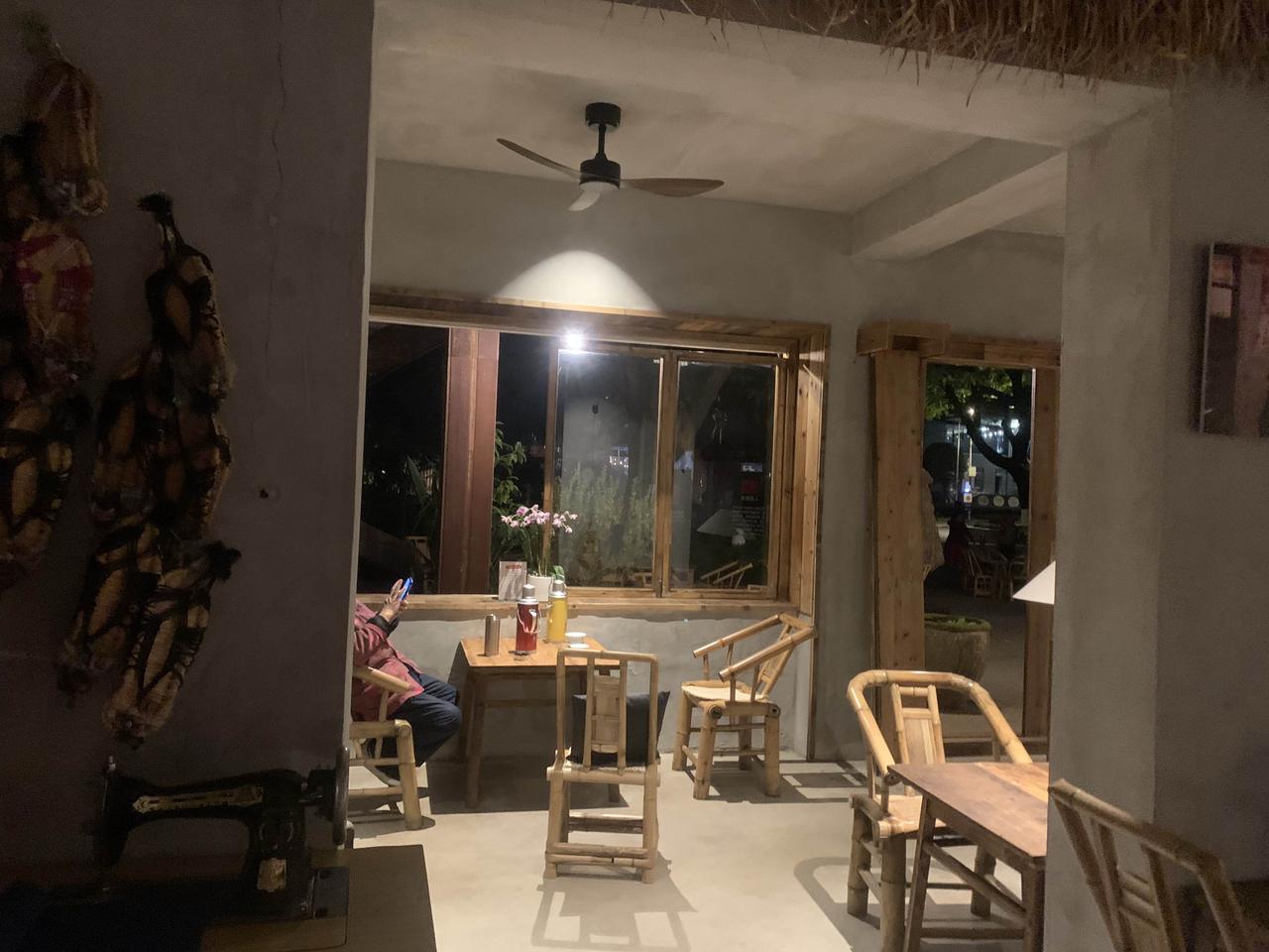 天天早茶汇集XX老茶馆。今天7点零8分就到了，已为会第一，结果“金钱板”大爷己经