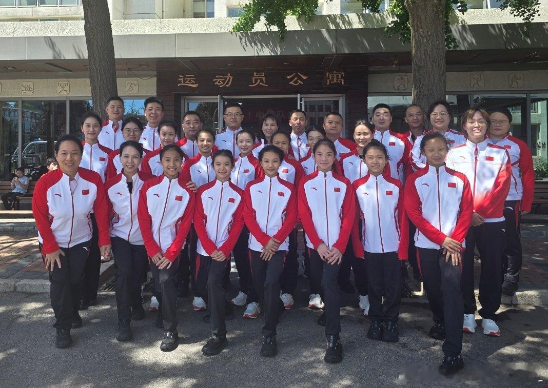 亚锦赛亚青赛 中国女队今天下午已提前出发前往遵义备战下周的亚锦赛。 