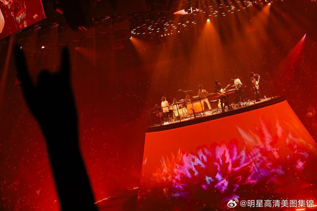 新裤子30周年巡演北京站启航：飞碟舞台+四面台，解锁现场音乐新体验 