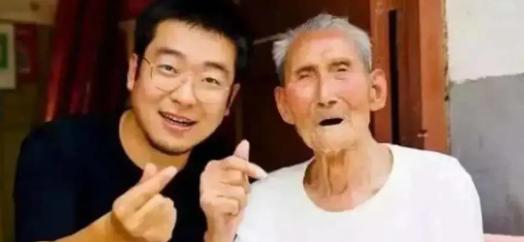 武汉快递员秦岷意外救起昏迷老人，哪料，却遭其女儿反咬：“我爸是你撞的，你要负责！