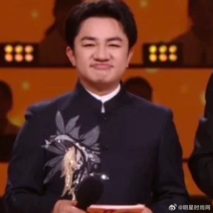 王祖蓝百花奖表情百花奖王祖蓝为啥一直这个表情，笑吐了哈哈哈哈哈百花奖王祖蓝为啥一