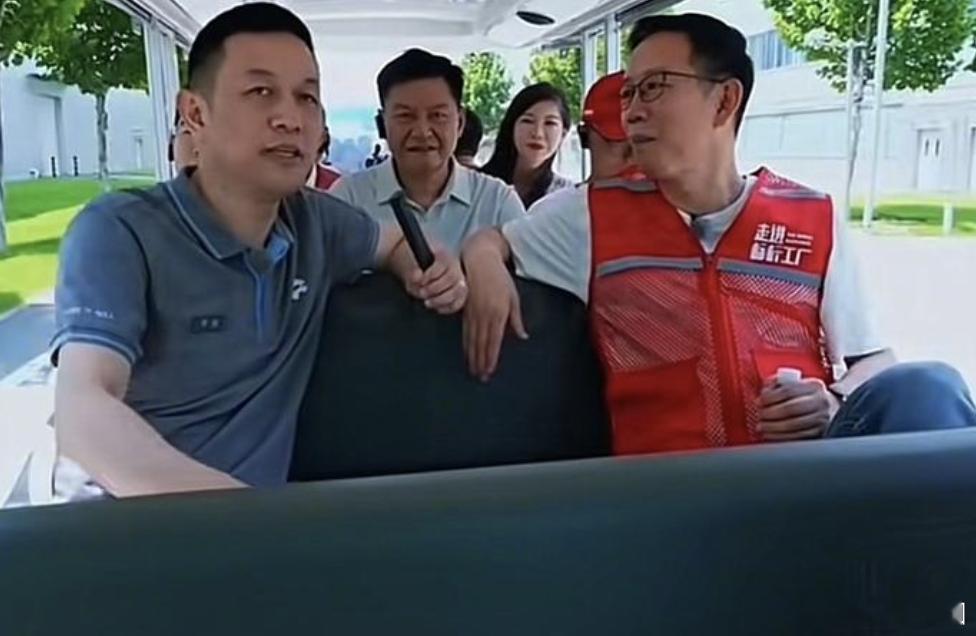 李斌称和别人共用十几平办公室李斌回应坐商务舱自己掏钱  今年蔚来的风格，是从高调
